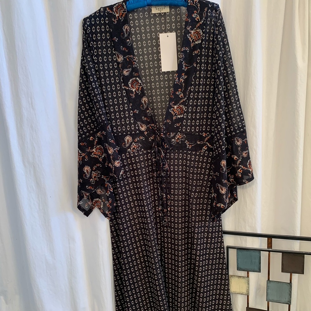 Black/white/red tie up duster flowy sleeves